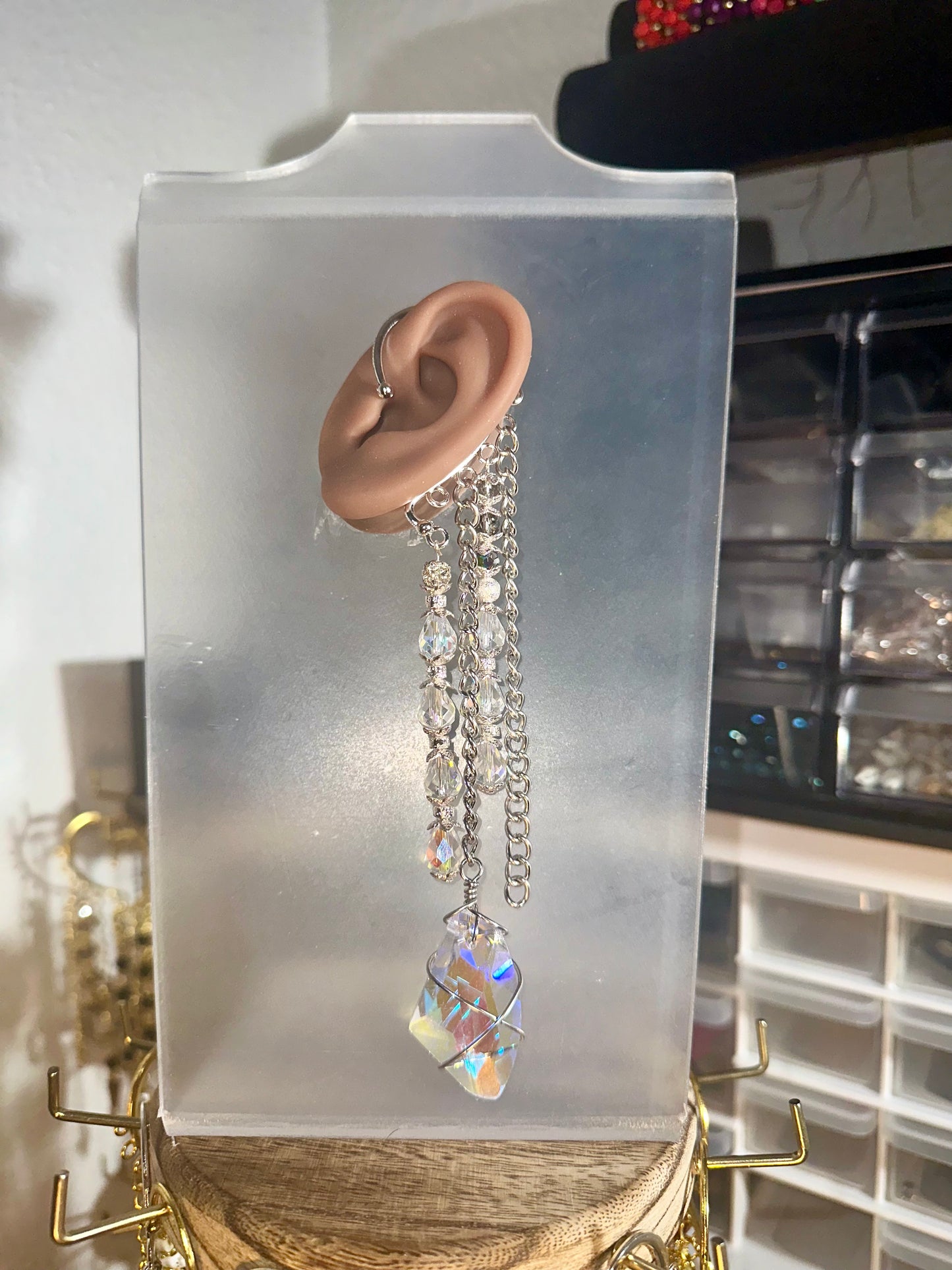 Crystal Whisper (Ear cuff)